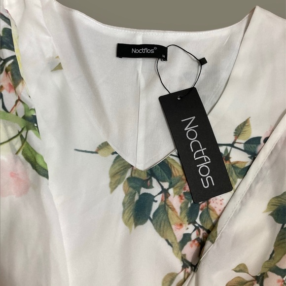 Floral White Dress with Shoulder Slits Size Medium Dress Flowy Lightweight - Picture 4 of 5